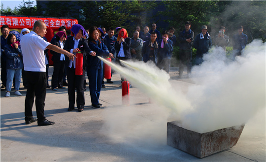 4.新城供热公司进行消防安全培训_副本.jpg