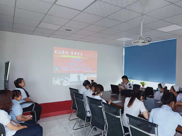 18.药业公司进行消防安全知识讲座.jpg