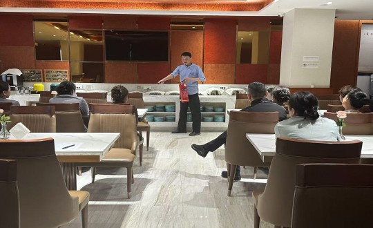 2.长白山K8凯发酒店组织发展消防安全培训_副本.jpg